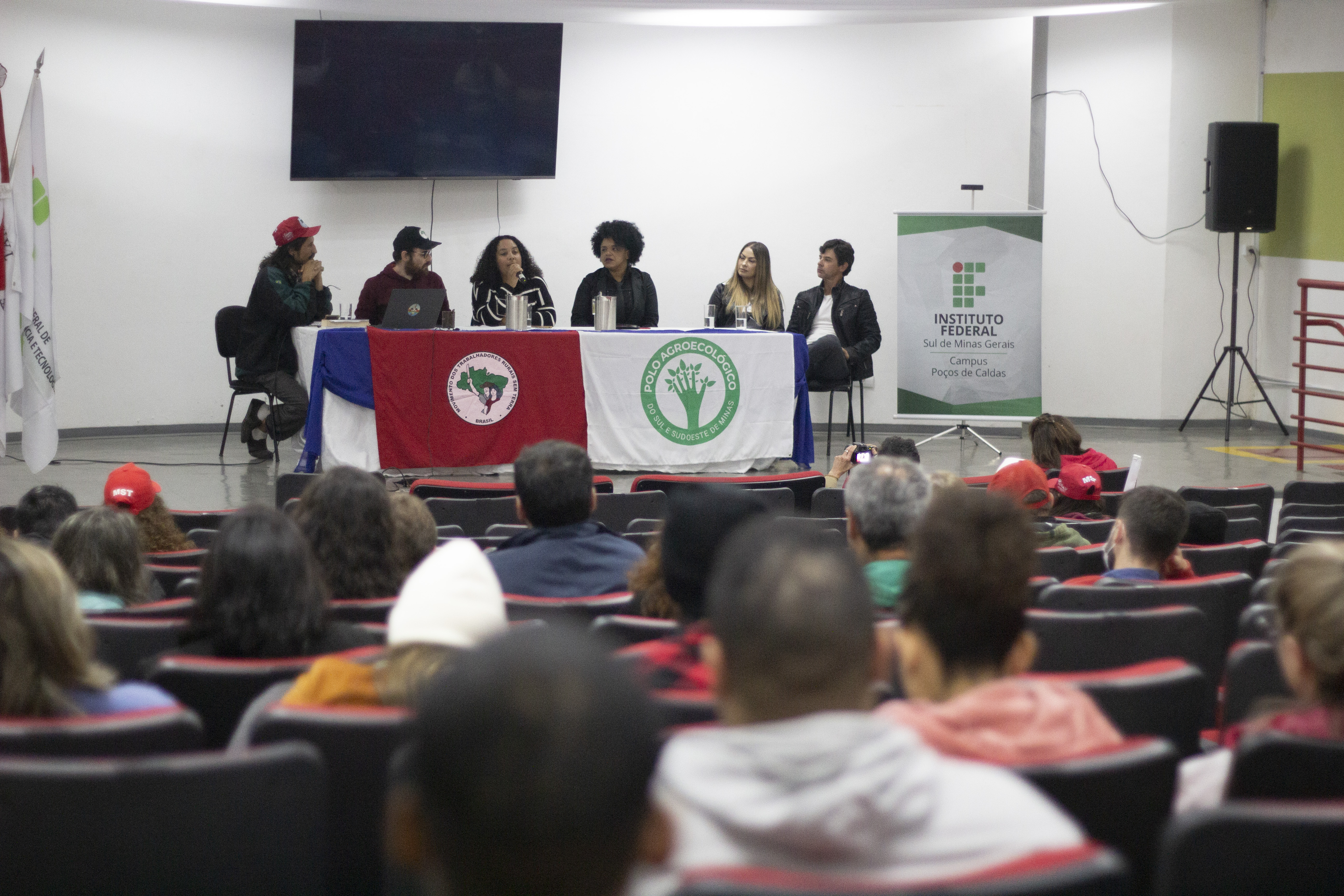 roda de conversa sobre produção de alimentos de qualidade e Reforma Agrária na JURA no IFSULDEMINAS Poços de Caldas